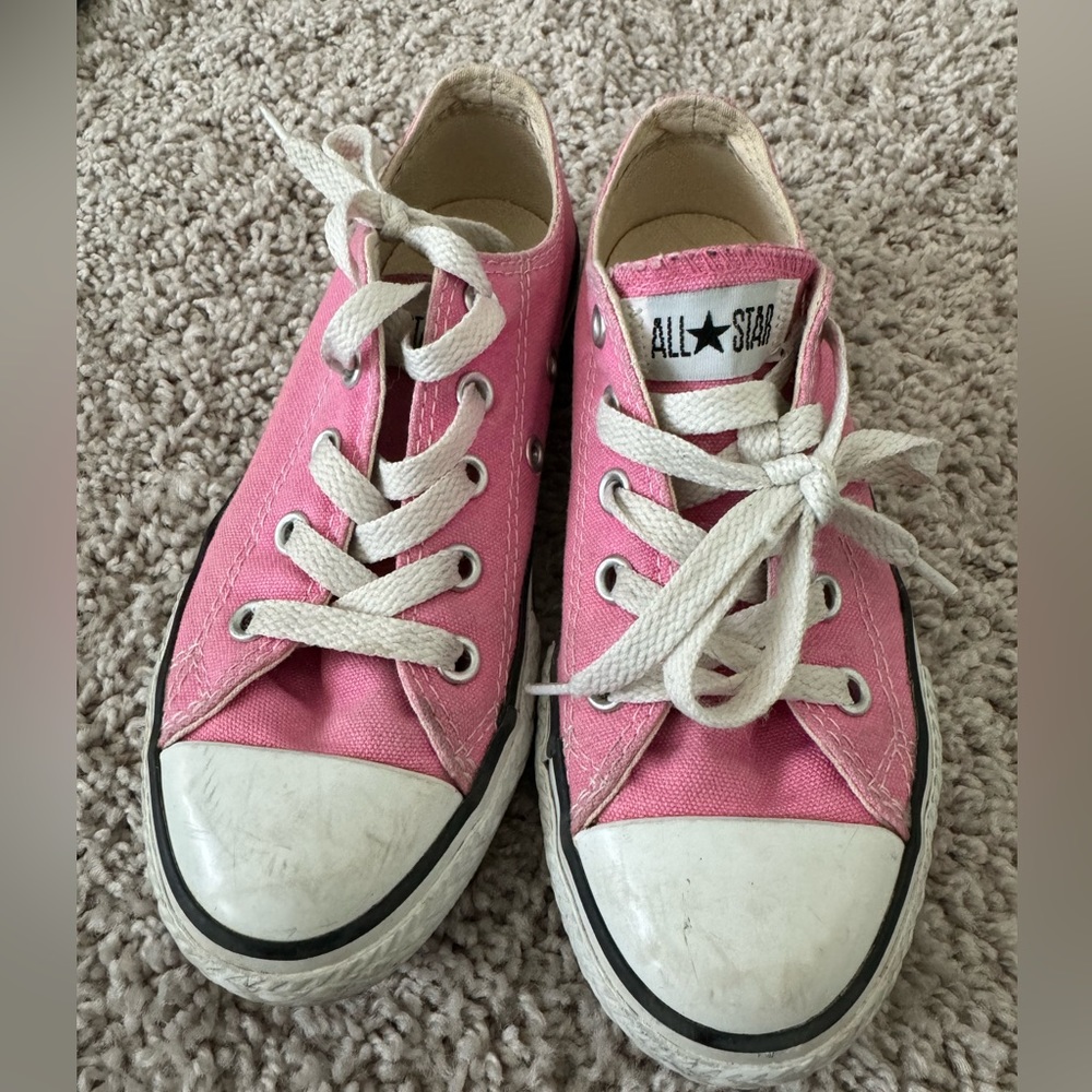 Girls pink converse